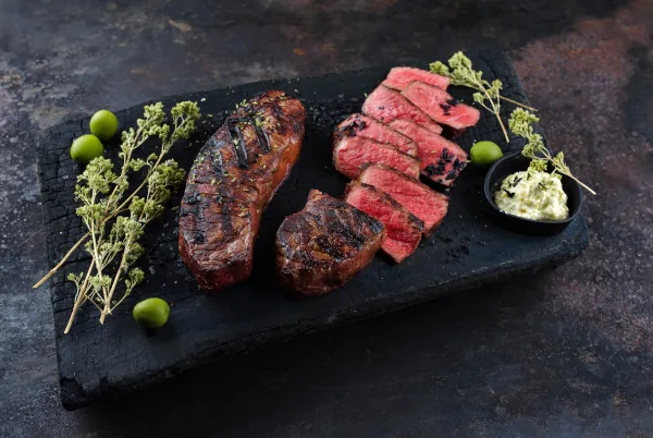 Steaks mit verschiedenen Garstufen in Steakhaus in Oberhausen
